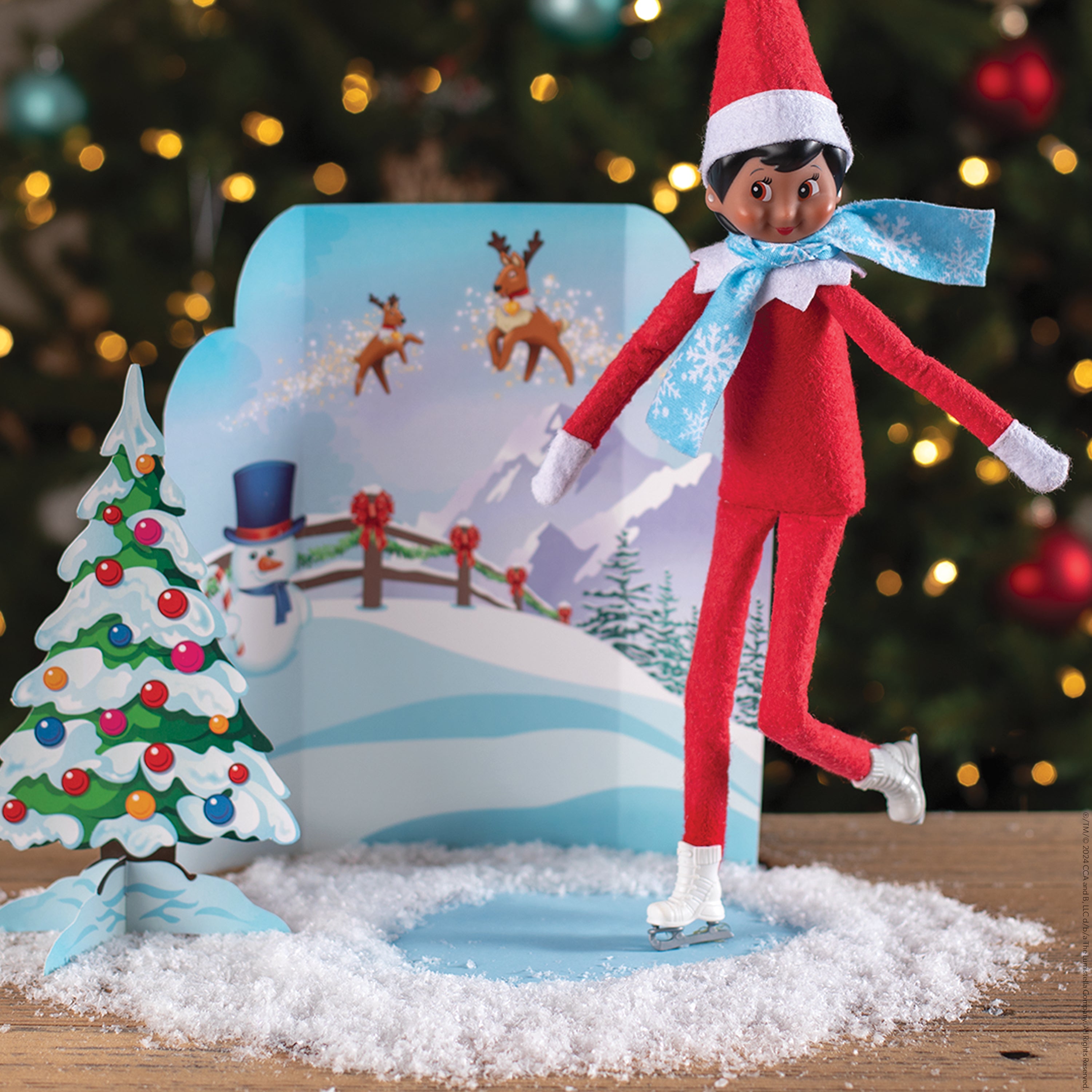 The Elf on The Shelf MagiFreez Ensemble d'équipement rétro Rad 80's – Aidez Votre Scout Elfe à trouver sa Puissance Debout Magique – Les Accessoires incluent Un Pantalon Magique, des Baskets, Une The Elf on The Shelf MagiFreez Ensemble d'équipement rétro Rad 80's – Aidez Votre Scout Elfe à trouver sa Puissance Debout Magique – Les Accessoires incluent Un Pantalon Magique, des Baskets, Une